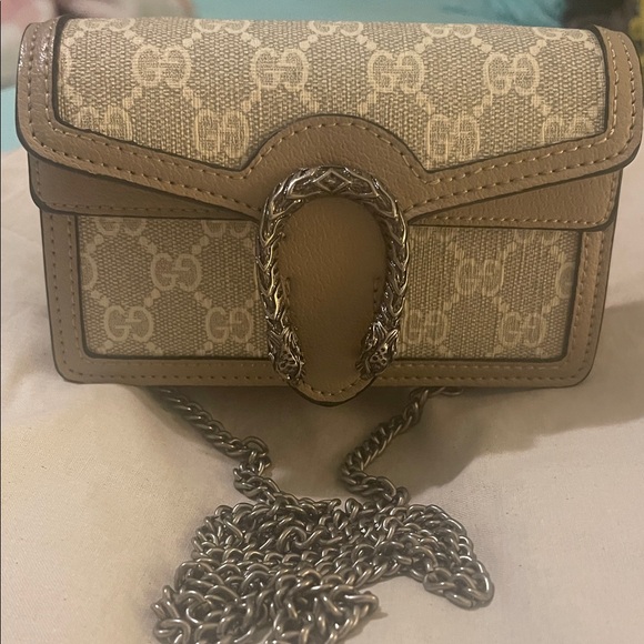 This is a Gucci Dionysus Super Mini shoulder bag . - Picture 3 of 12